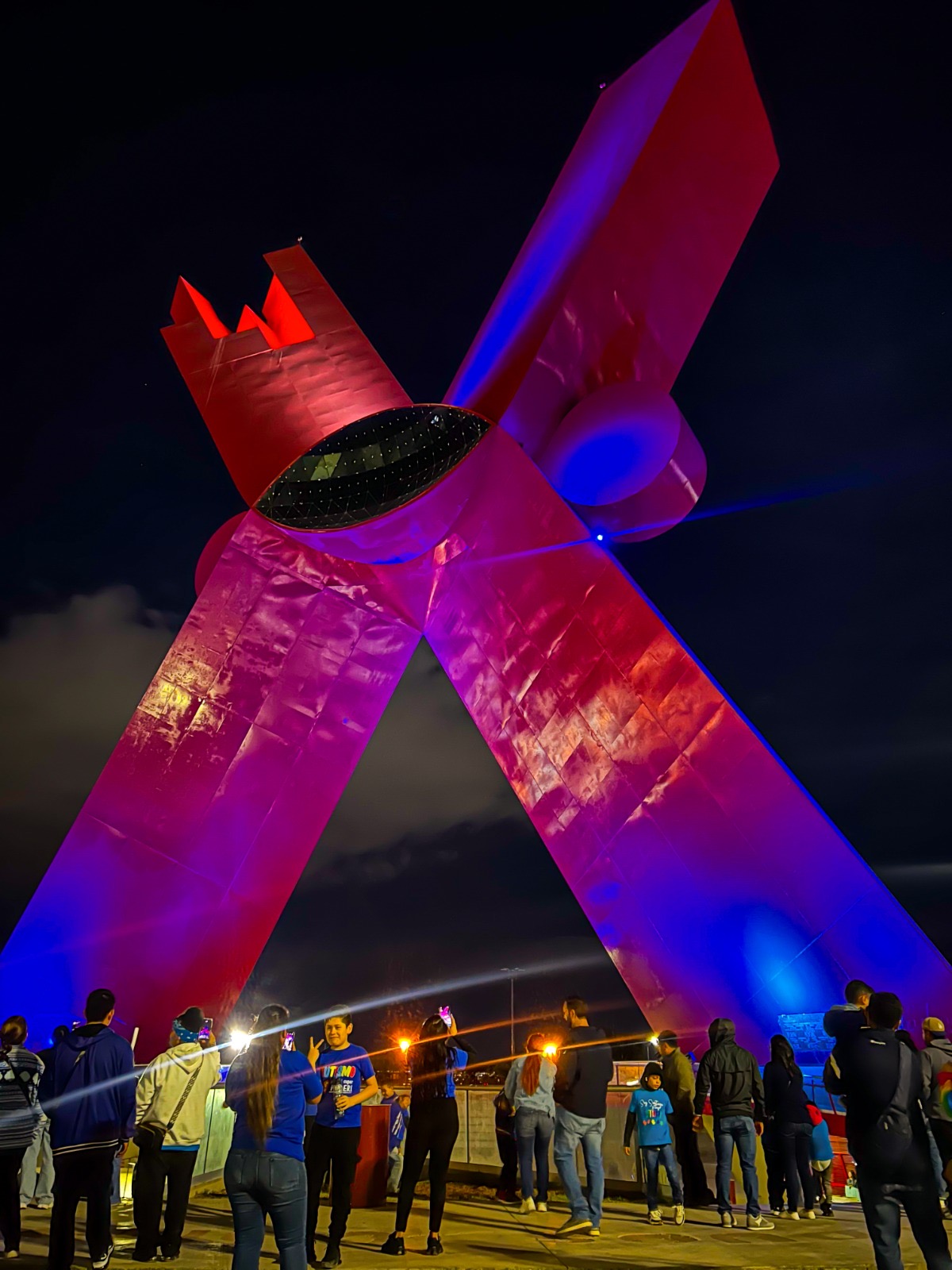 LA X SE ILUMINA DE AZUL