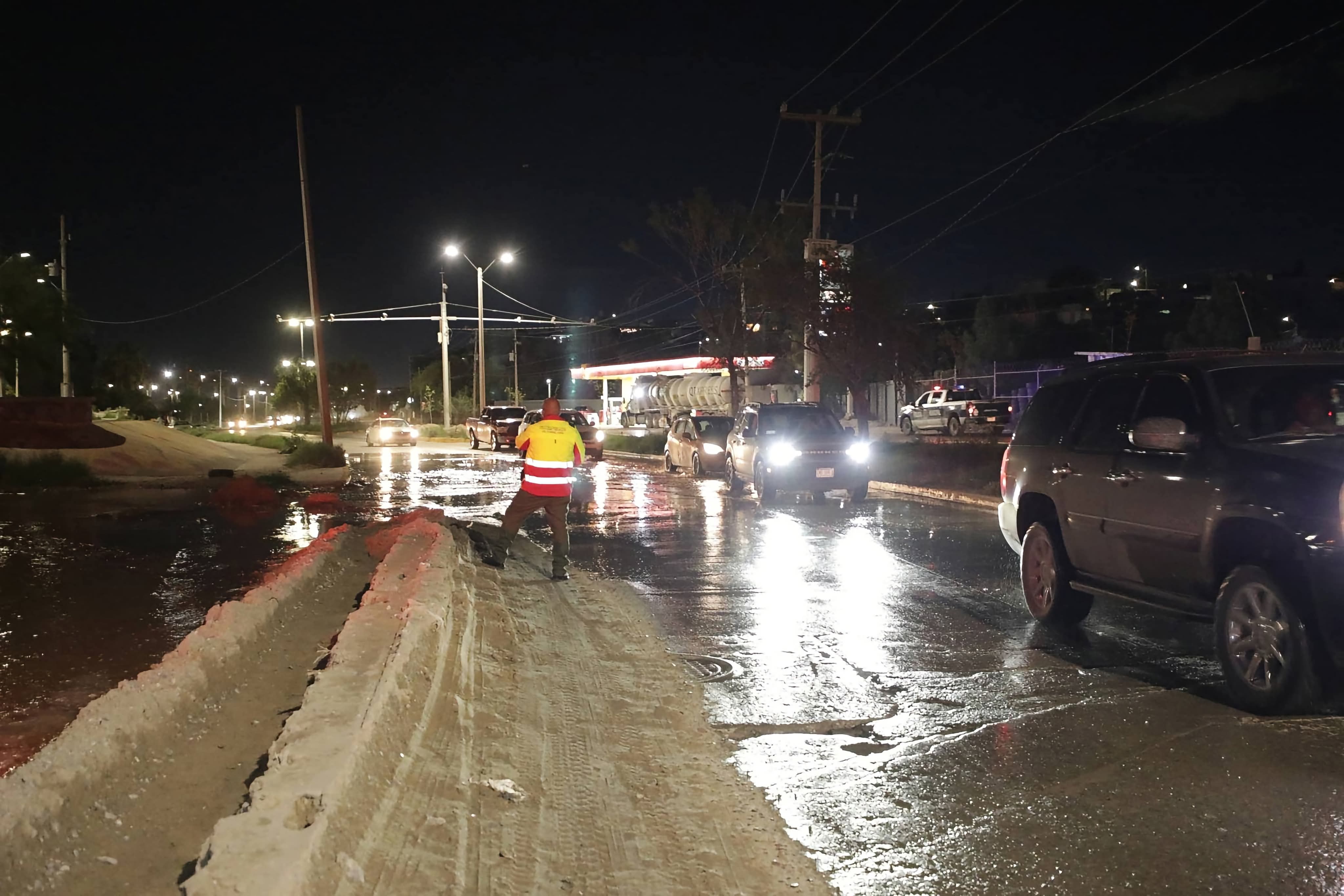 AGUA DEL RÍO BRAVO LLEGÓ HASTA EL CARRIL